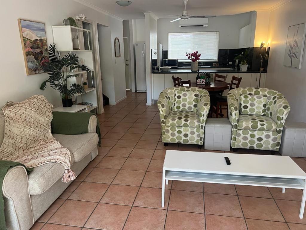 Modern 2 Bedroom Townhouse - Four Mile Beach Escapes Port Douglas Exterior photo